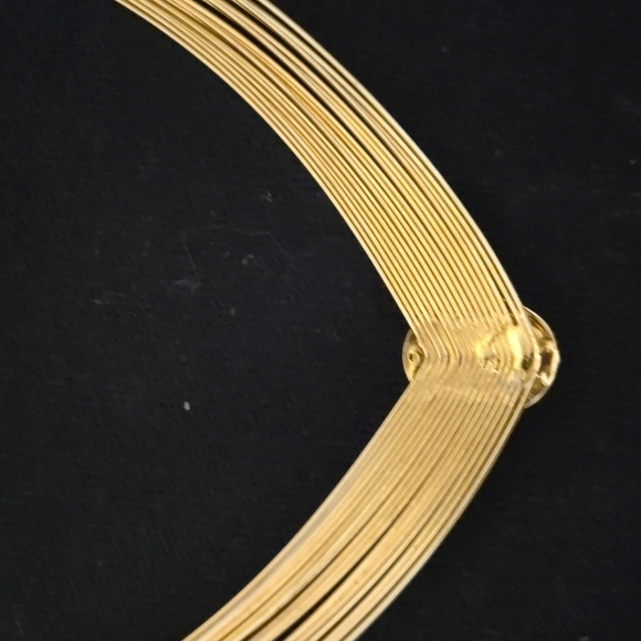 Vintage Choker styled wire gold tone and faux pearl necklace. - Picture 6 of 9